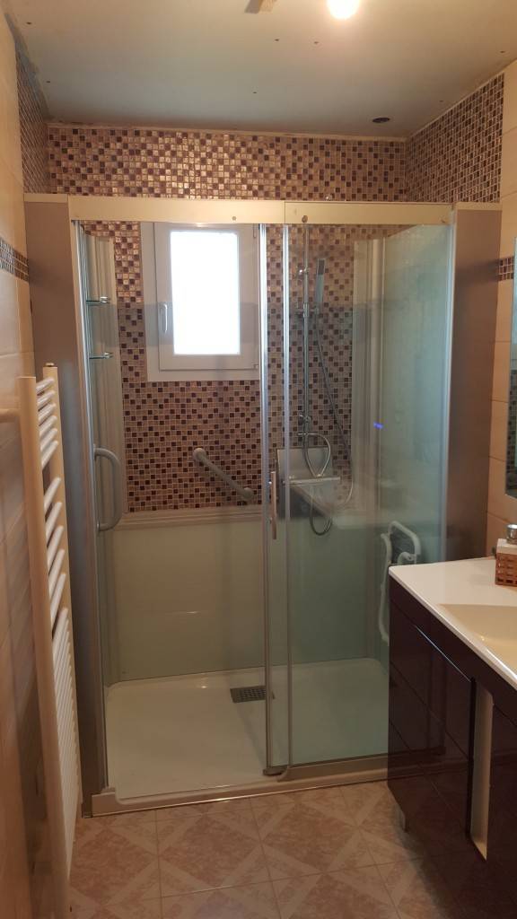 salle de bain marron